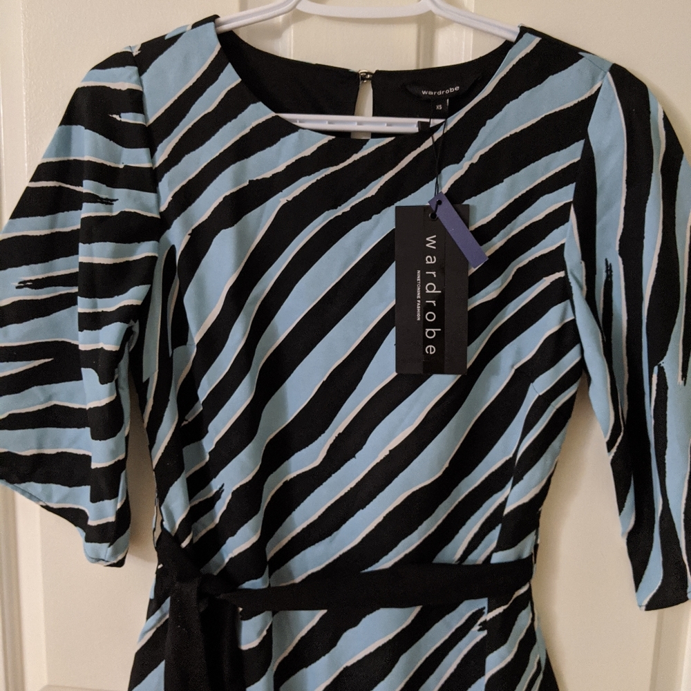 Short day dress with pattern